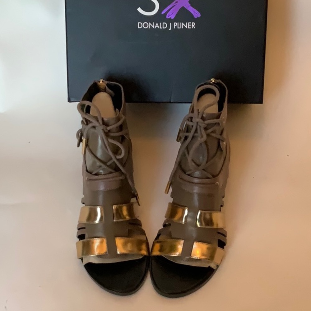New Donald Pliner high sandals size 6